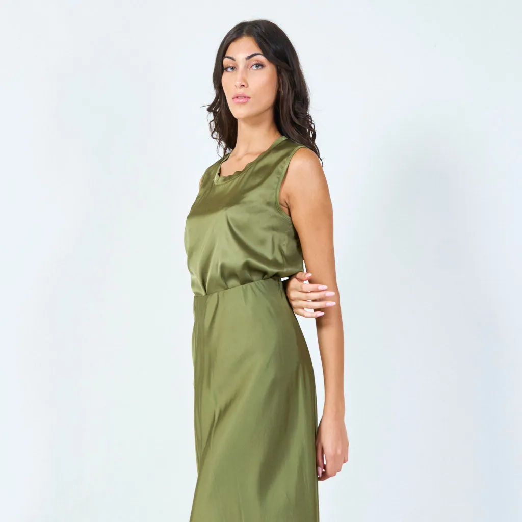 Sleeveless satin top with round neckline wholesale