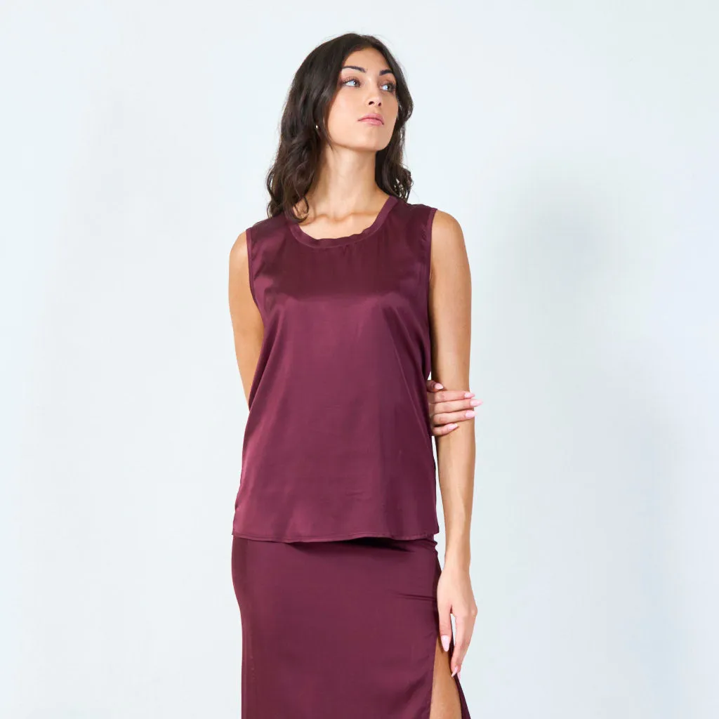 Sleeveless satin top with round neckline wholesale