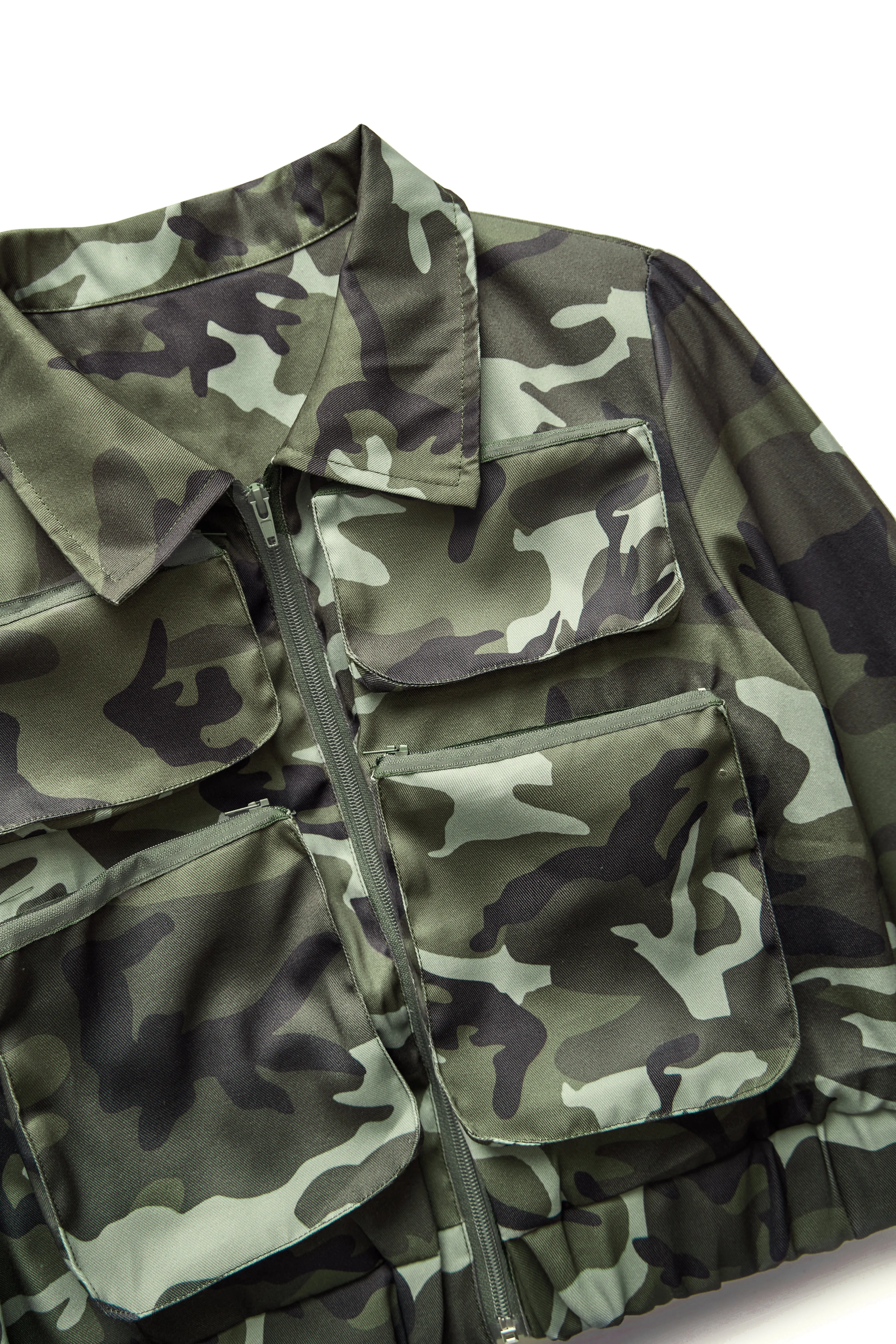 Stylish Camo Zipper Flap Pocket Jacket